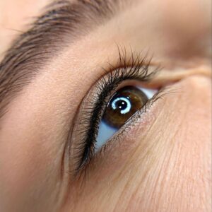 Püsimeigi ripsmevahe lainer